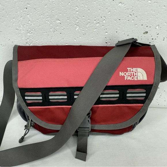 The North Face Shifty Maroon Pink and Gray Messenger Crossbody Bag - Picture 1 of 15